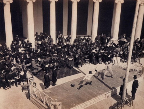 Αγώνες ξιφασκίας στο περιστύλιο του Ζαππείου, κατά τη διάρκεια των Α΄ Διεθνών Ολυμπιακών Αγώνων (1896) 